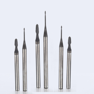 Jambe droite de long de cou de graphite des fraises en bout R1 nez de boule